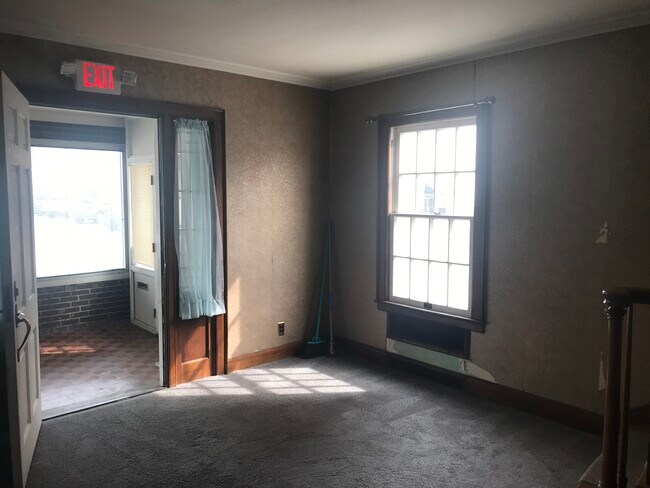 Bedroom - 118 W Chestnut St