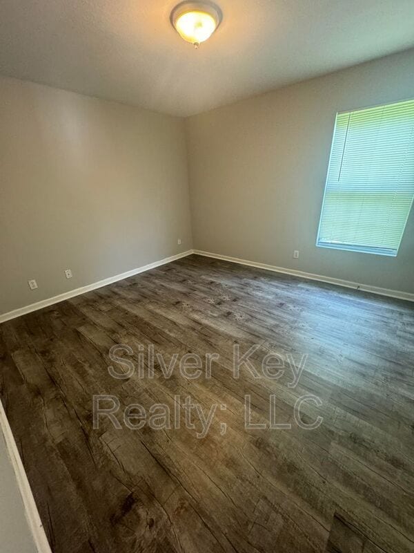 Building Photo - 236 Willow Creek Drive