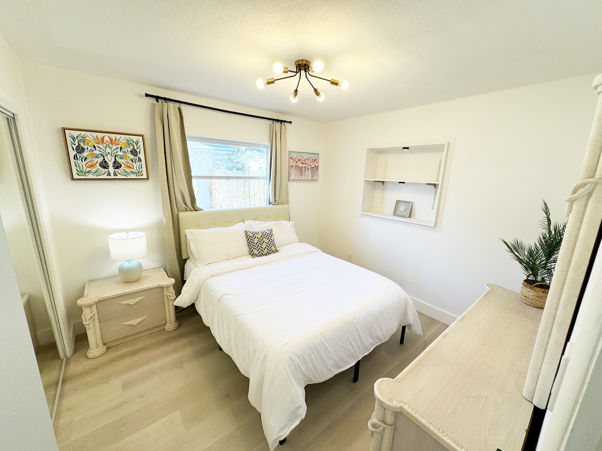 Building Photo - 111 N Cirus Ave