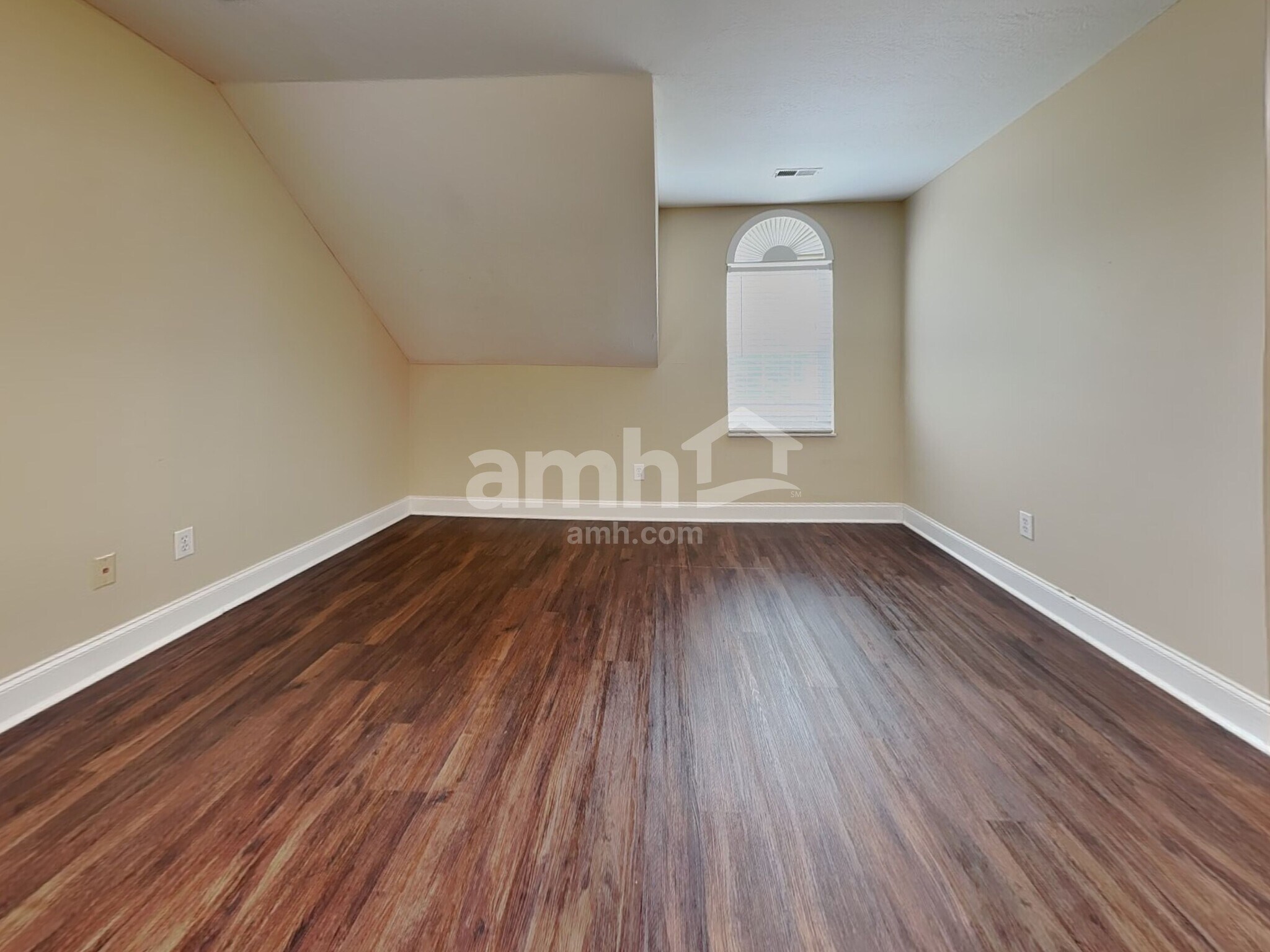 Building Photo - 4643 Aylesbury Dr