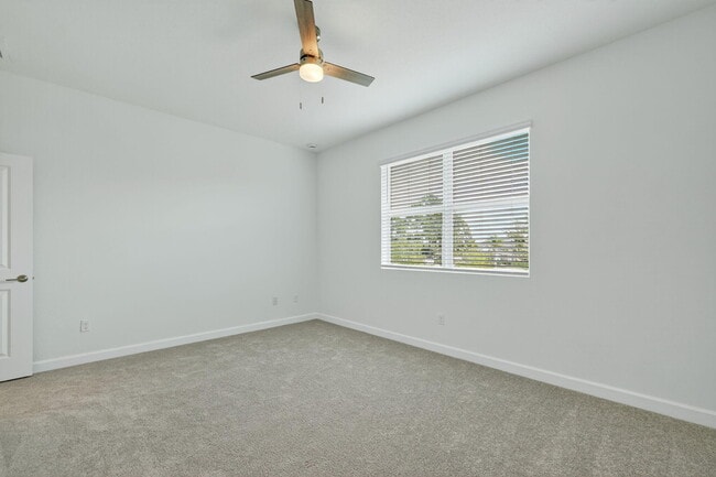 Building Photo - 309 SE Crossoak Ln