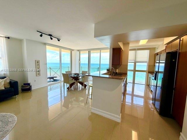 Building Photo - 2080 S Ocean Dr