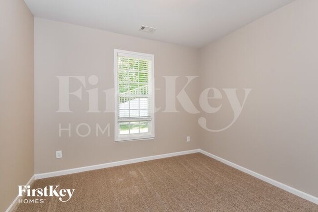 Building Photo - 740 Somersby Dr