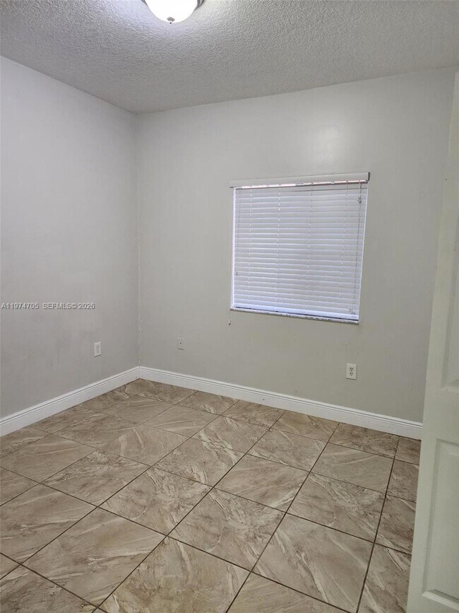 Building Photo - 1231 NE 32nd Ave