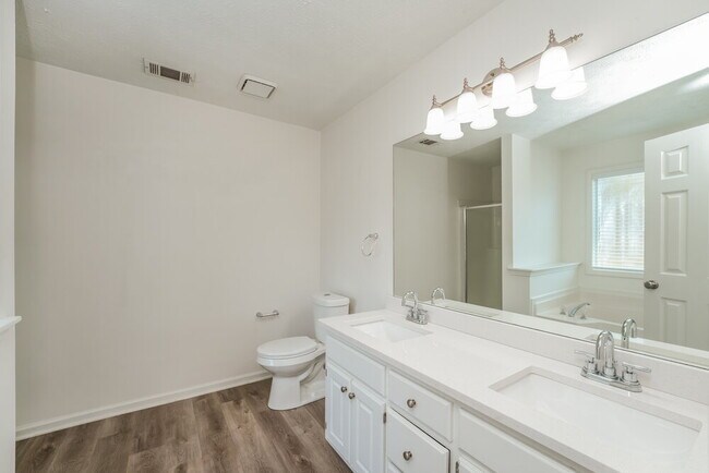 Building Photo - 1530 Range Heights Terrace
