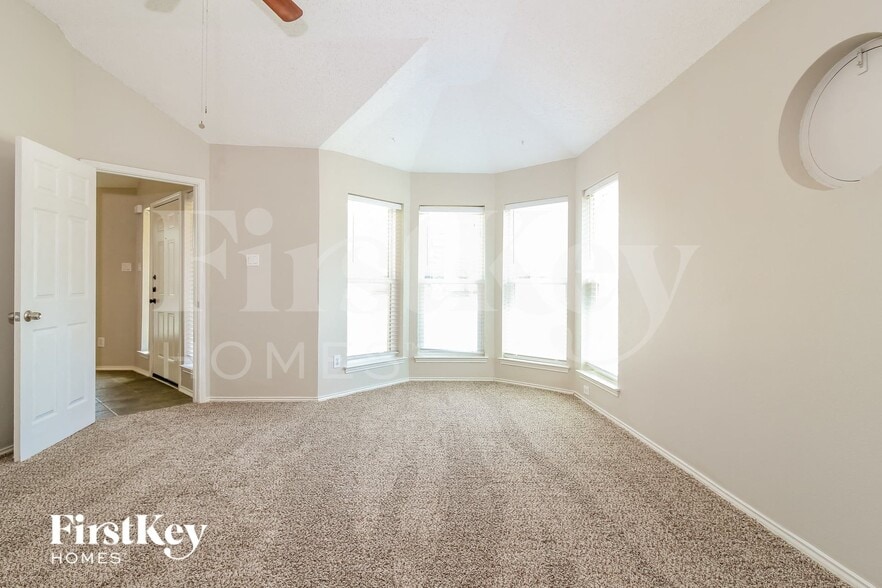 Building Photo - 501 Timber Way Dr