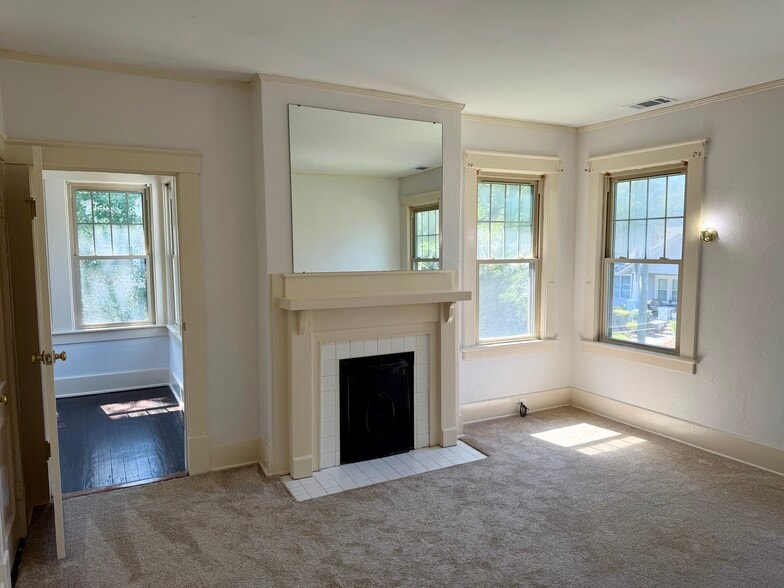 Building Photo - 816 Maupas Ave