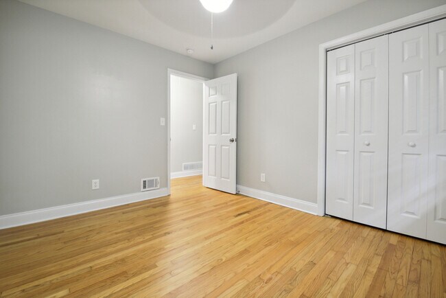 Building Photo - 1795 Queens Way