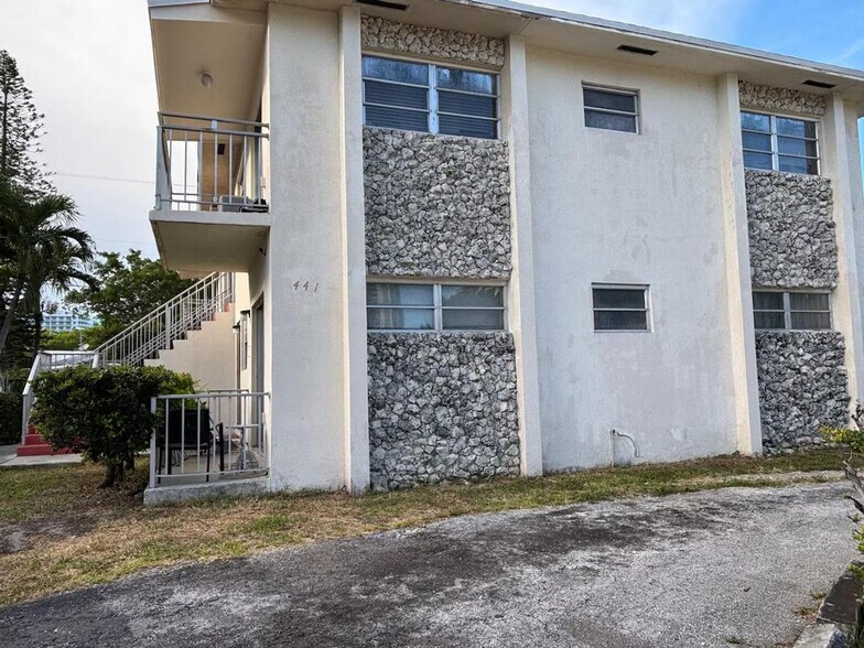 Building Photo - 441 NE 5th Ct