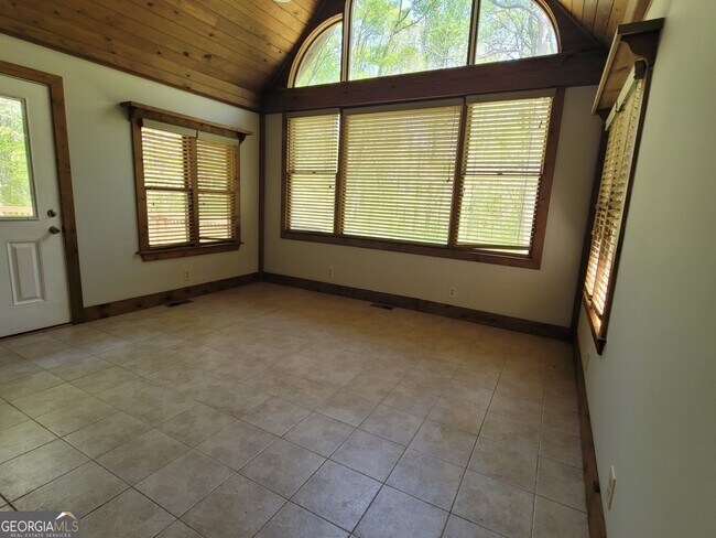 Building Photo - 2391 Booth Cir