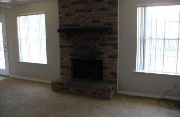 Building Photo - 12081 Longwood Dr