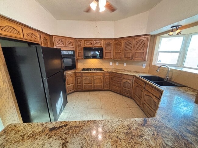 Building Photo - Stunning 3Bed/2Bath/2Car 1st Floor Condo with Private Yard, and Luxurious Amenities! $300 Off Mov...