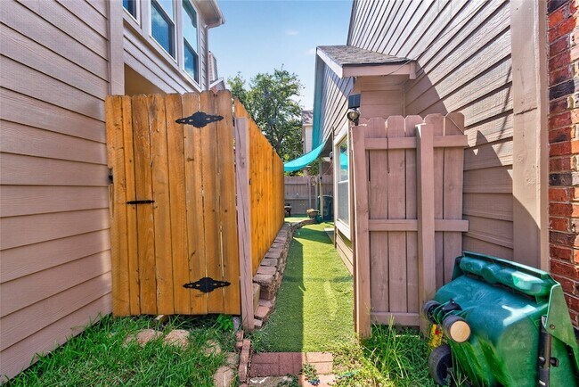 Building Photo - 2504 Orangegrove Cir