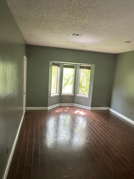 Living Room - 615 Belvedere Dr