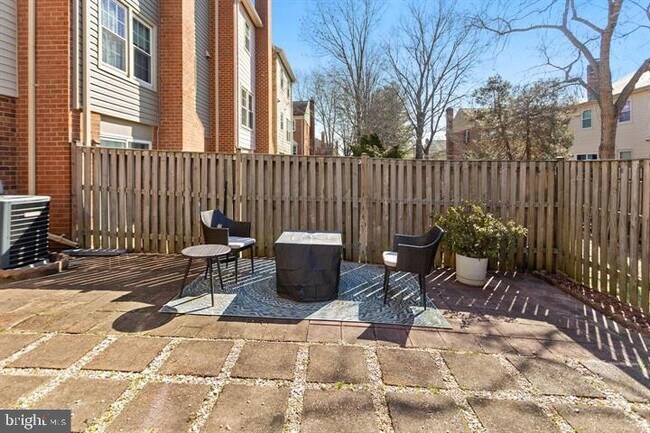 Building Photo - 9856 High Water Ct