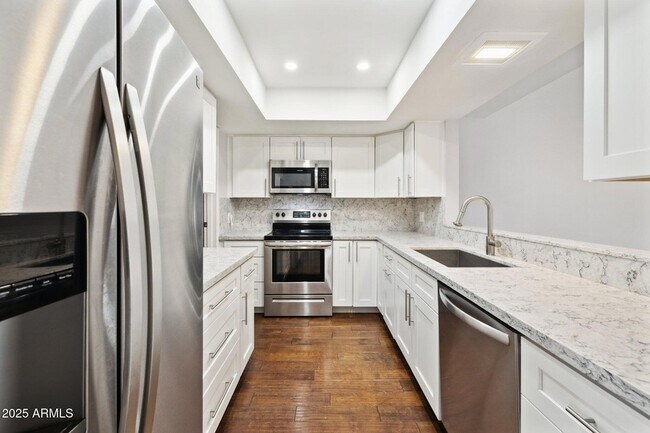Building Photo - 5601 N 79th St