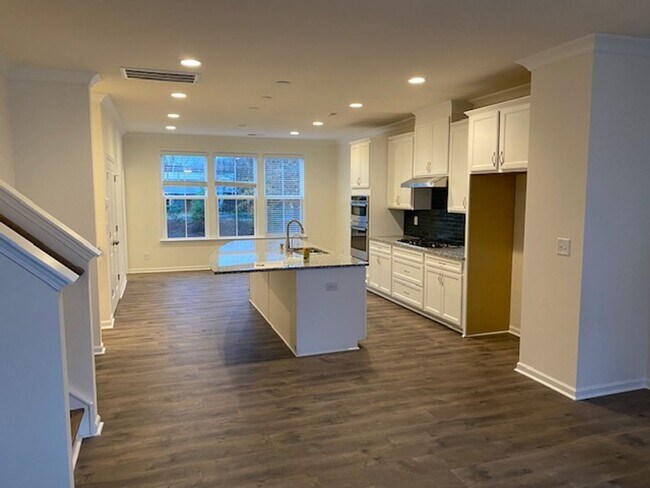 Building Photo - Fantastic 3BR/2.5BA Townhome located in Th...