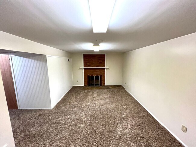 Building Photo - 4 bed 2 bath Single Family Home with Bonus Room, Fully Fenced Yard and Double Car Garage Close to...