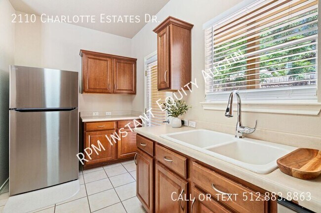 Building Photo - 2110 Charlotte Estates Dr