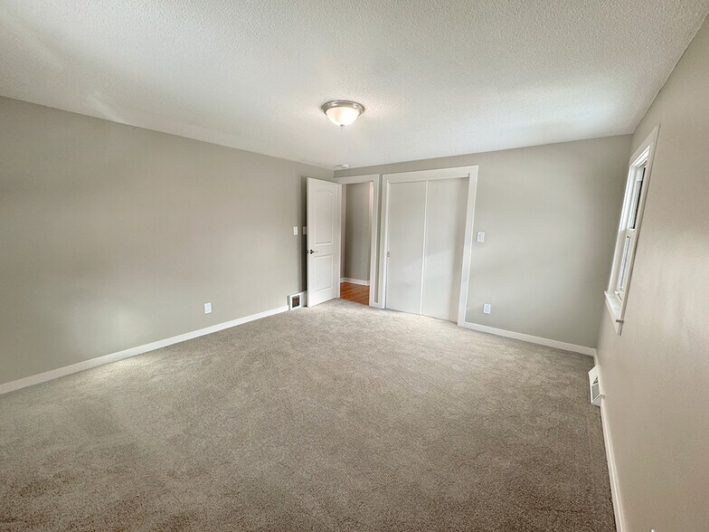 Master Bedroom - 553 Mill St