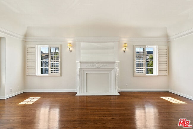 Building Photo - 918 1/2 Serrano Ave