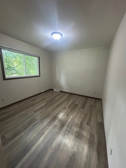 Second bedroom - 3001 Churchill Dr