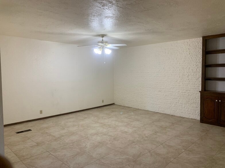 Building Photo - 2111 NW 117th St