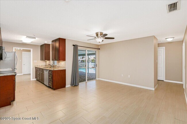 Building Photo - 436 Thrush Dr