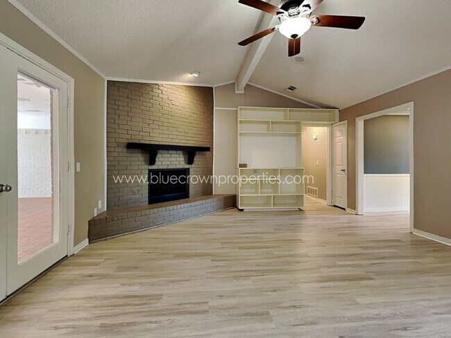 Building Photo - 1804 Mercedes Pl