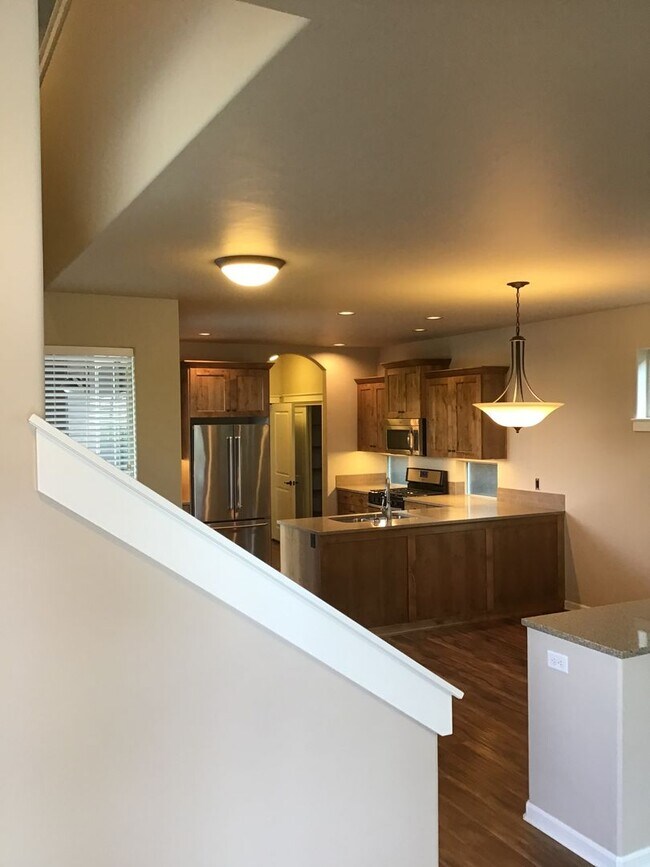 Building Photo - 3 Bedroom Home in the Bridges!