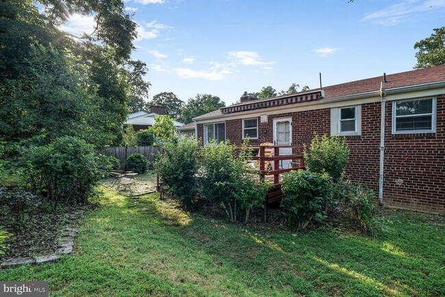 Building Photo - 6903 Fern Ln