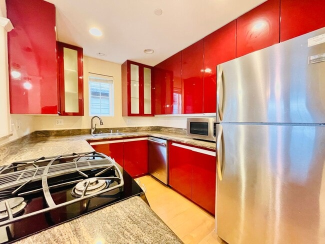 Building Photo - 1524 14th Ave S