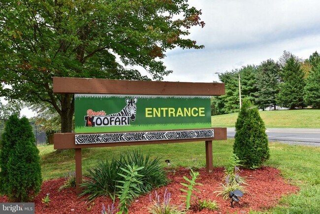 Building Photo - 11922 Holly Spring Dr