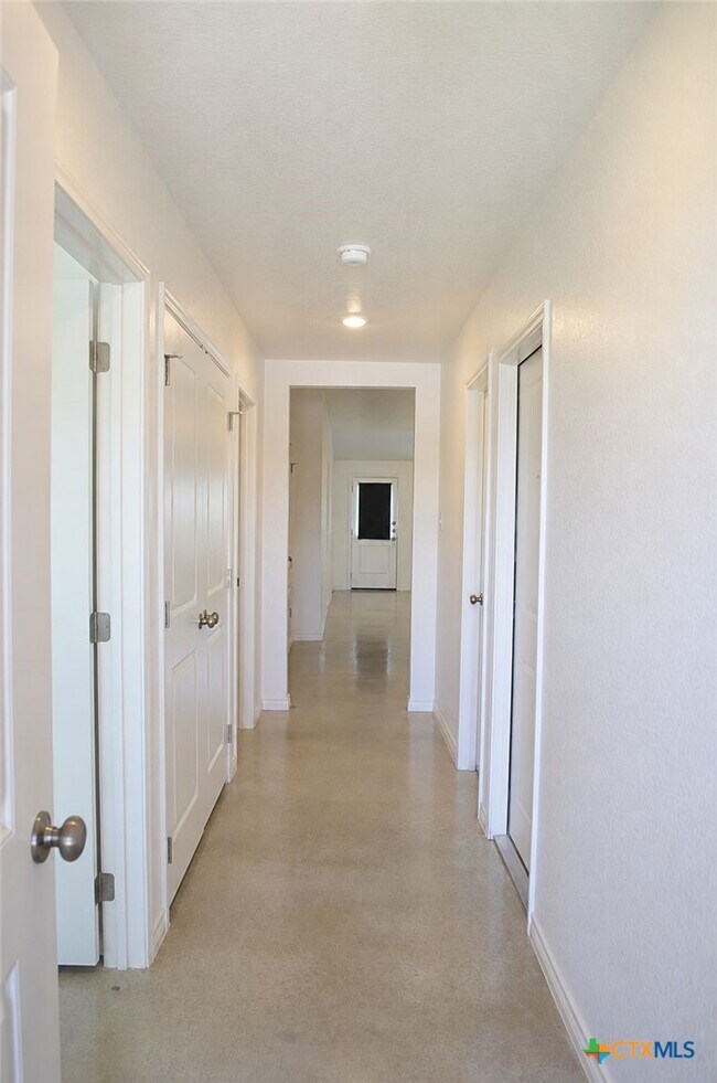 Building Photo - 1222 Lehmann Dr