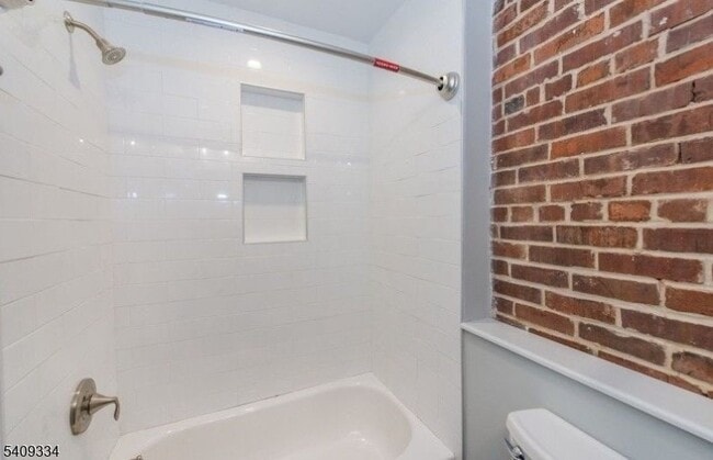 Building Photo - 44 Elm St