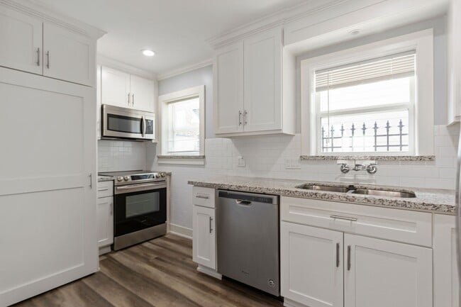 Building Photo - 2005 Portsmouth St