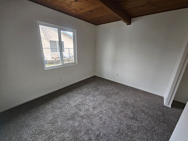 Building Photo - Spacious 4 Bedroom 2 Bath Home WITH BONUS ROOM for Rent!