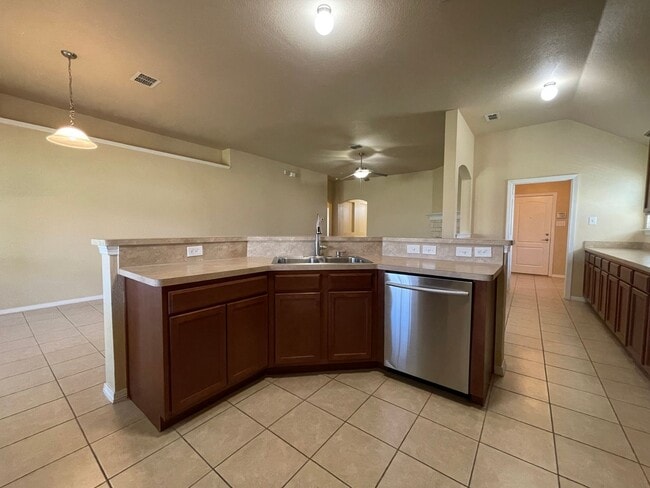 Building Photo - AVAILABLE NOW - 4 BEDROOM 2 BATH HOME IN B...