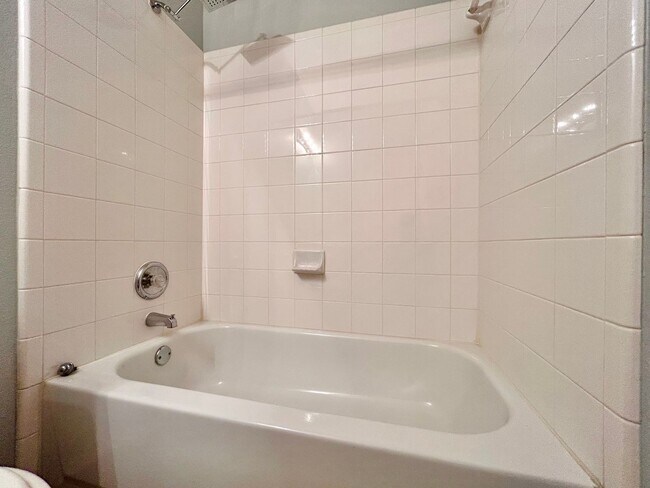 Building Photo - 1801 Rachel Ln