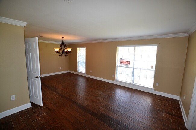 Building Photo - Newly Renovated 3 Bedroom Home in Sherwood...