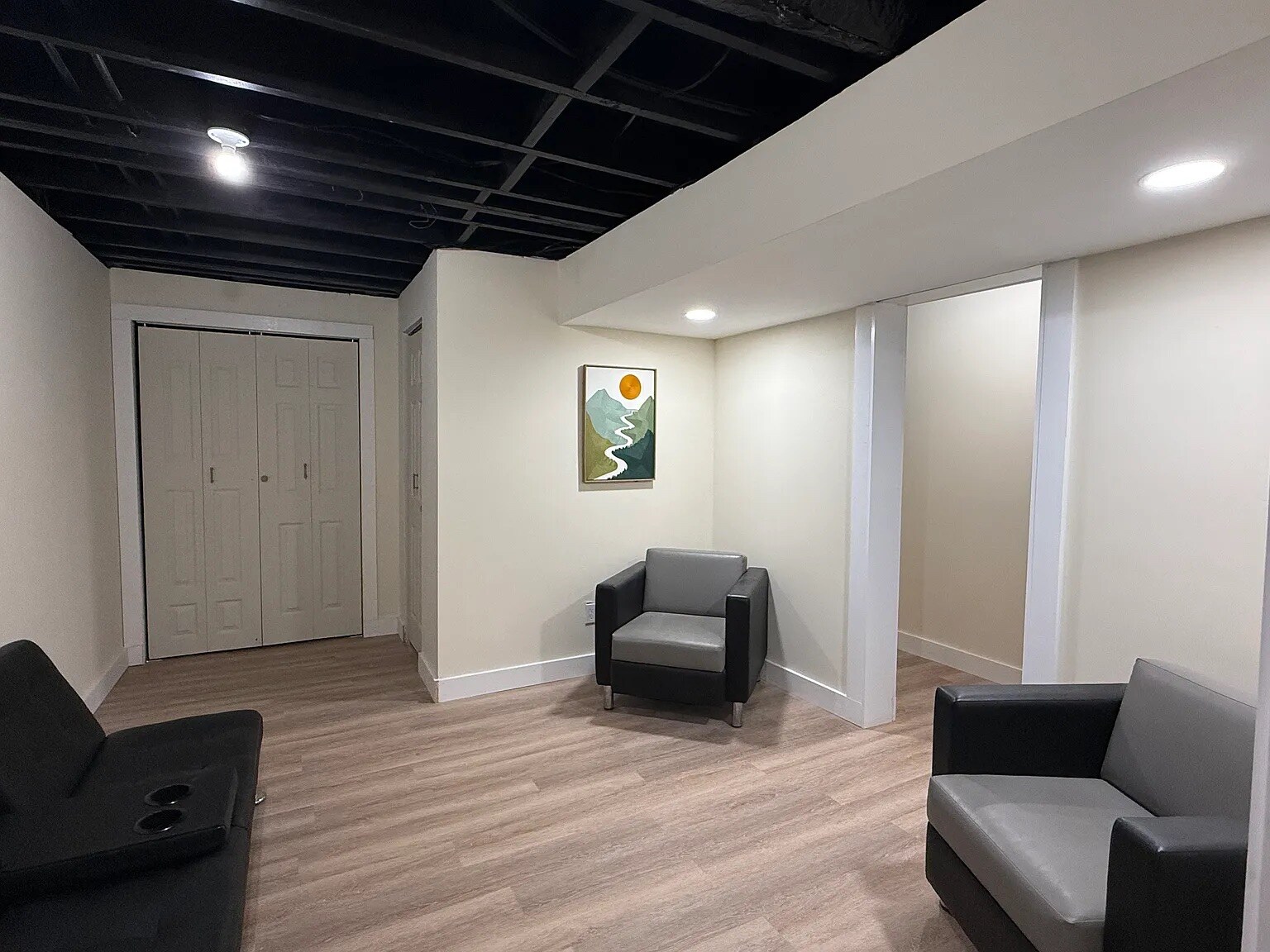 Building Photo - Room in House on Winthrop Rd