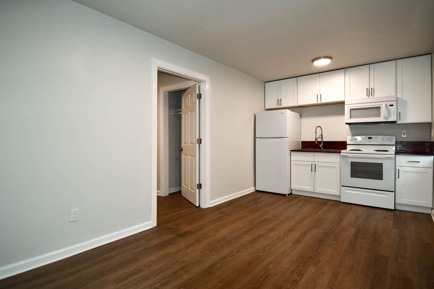 Building Photo - 5094 J E L Drive