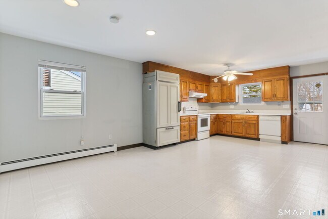 Building Photo - 86 Harbor Dr