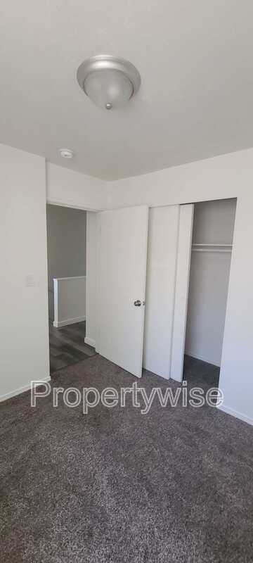 Building Photo - 1054 W 1520 N