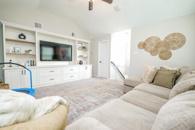 Building Photo - 15426 Hill Country Oaks Ln