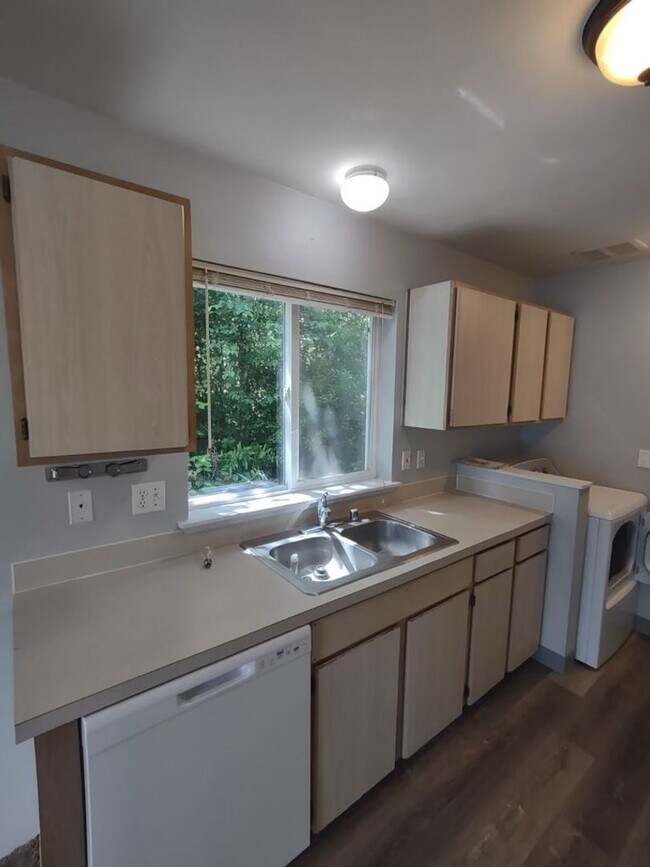 Building Photo - Ground Floor 2 BR 2BA with Storage & w/d