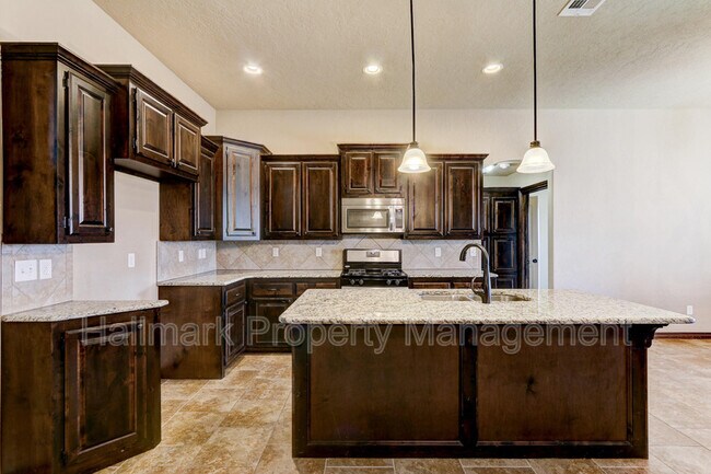 Building Photo - 508 Whispering Oaks Blvd
