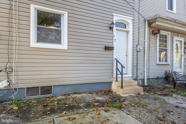 Primary Photo - 17 E Federal St