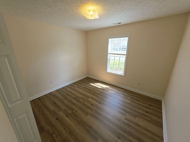 Building Photo - 113 Butternut Cir