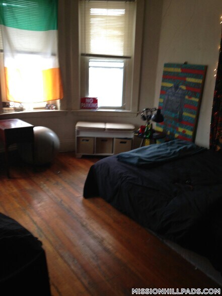 Building Photo - 858 Huntington Ave